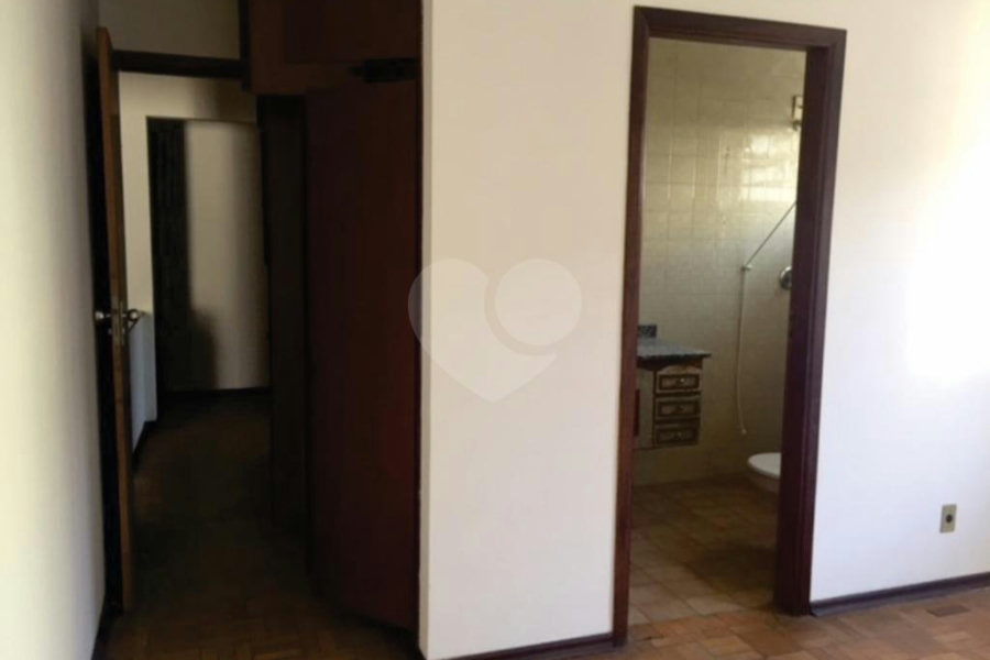 Sobrado à venda com 4 quartos, sendo 1 suíte, em Parque Edu Chaves, São Paulo, SP
