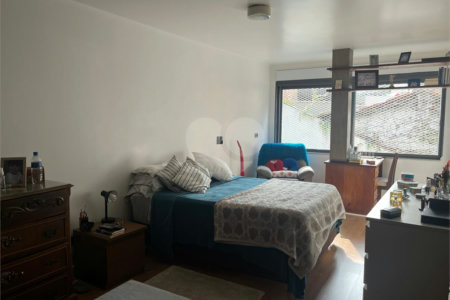 Casa à venda com 4 quartos, sendo 3 suítes, no condomínio Vitoria Regia, São Paulo - SP
