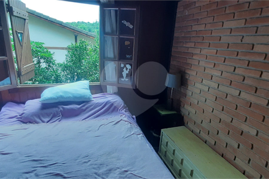 Casa à venda com 4 quartos, sendo 2 suítes, no condomínio Associação Reserva das Hortênsias, Mairiporã - SP