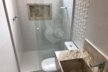 Casa à venda com 3 quartos, sendo 1 suíte, no condomínio Parque Vitória, São Paulo - SP
