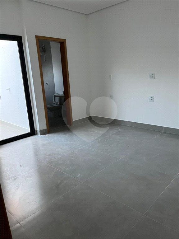 Casa à venda com 3 quartos, sendo 1 suíte, no condomínio Portal dos Sabiás, Itu - SP