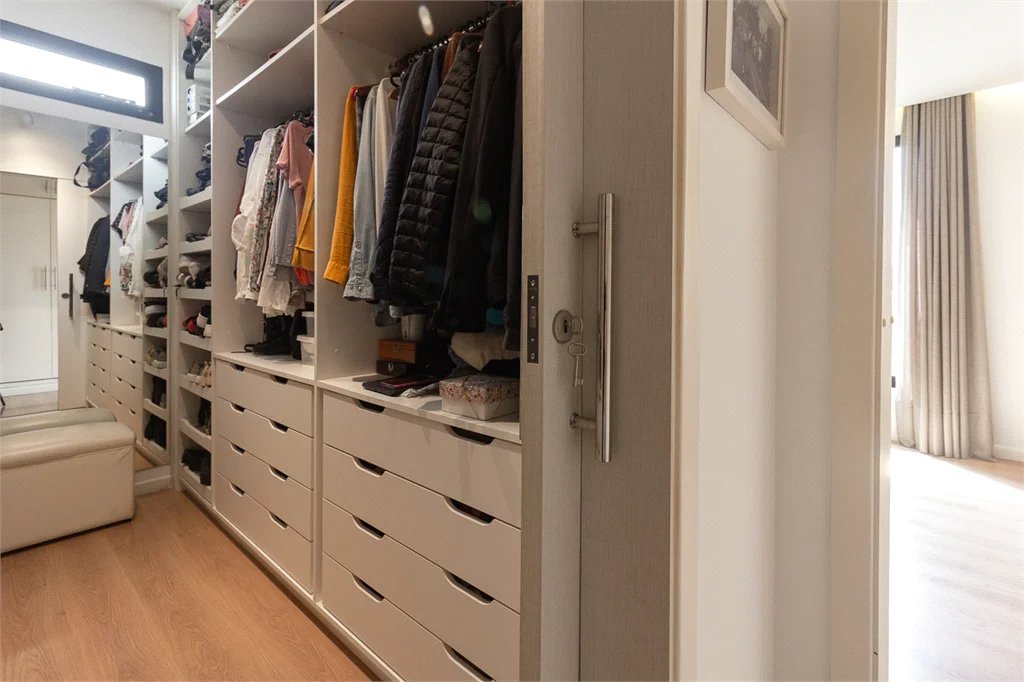 Apartamento à venda com 4 quartos, sendo 2 suítes,  em Jardim Parque Morumbi, São Paulo, SP