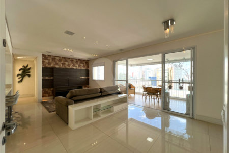 Apartamento à venda com 3 quartos, sendo 1 suíte,  em Vila Andrade, São Paulo, SP