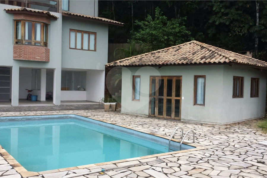 Casa à venda com 3 suítes no condomínio Alpes da Cantareira, Mairiporã - SP