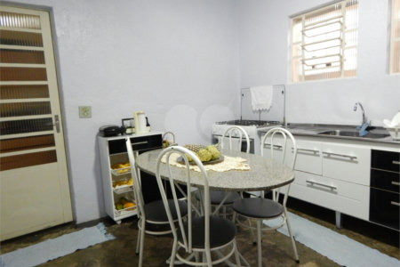 Sobrado à venda com 3 quartos, sendo 1 suíte,  em Parque Maria Domitila, São Paulo, SP