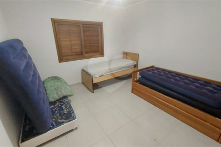 Casa à venda com 4 quartos, sendo 1 suíte, no condomínio Marf II, Bom Jesus dos Perdões - SP