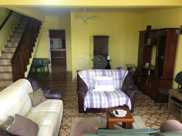 Sobrado à venda com 4 quartos, sendo 1 suíte,  em Serra da Cantareira, Mairiporã, SP