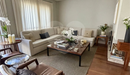 Casa à venda com 4 quartos, sendo 3 suítes,  no condomínio Vila Carmel, São Paulo - SP