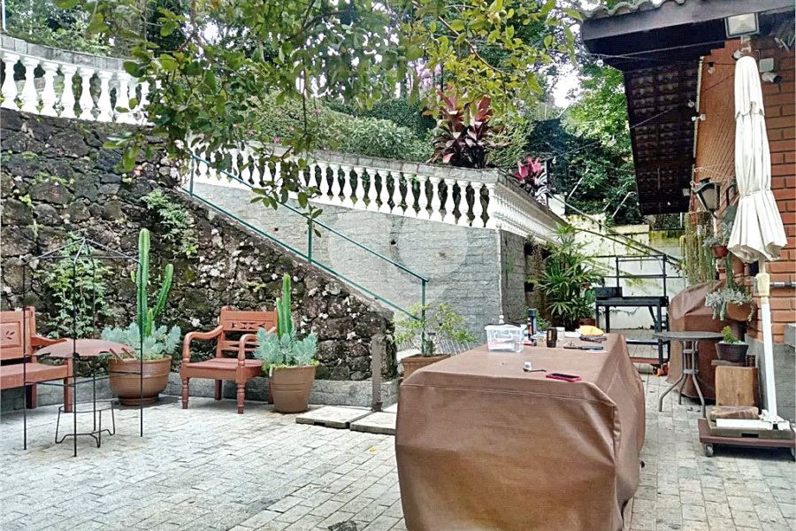 Casa à venda com 5 quartos, sendo 4 suítes, em Roseira, Mairiporã, SP