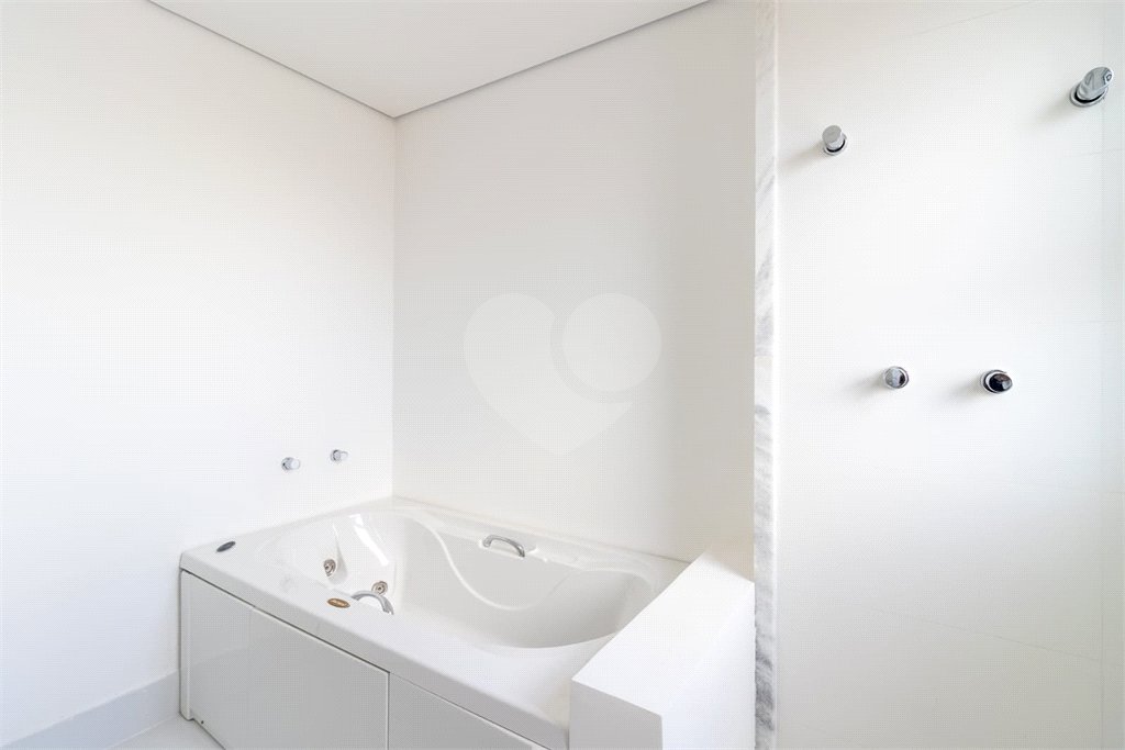 Triplex à venda com 4 suítes em Anhangabaú, Jundiaí, SP