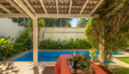 Casa à venda com 5 quartos, sendo 4 suítes,  no condomínio Bounganville, São Paulo - SP