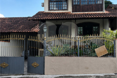 Casa à venda com 5 quartos, sendo 1 suíte, no condomínio Pedra Bonita, Rio de Janeiro - RJ