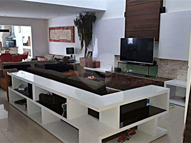 Casa à venda com 4 quartos, sendo 2 suítes,  no condomínio Cond Residencial Villagio da Serra, São Paulo - SP