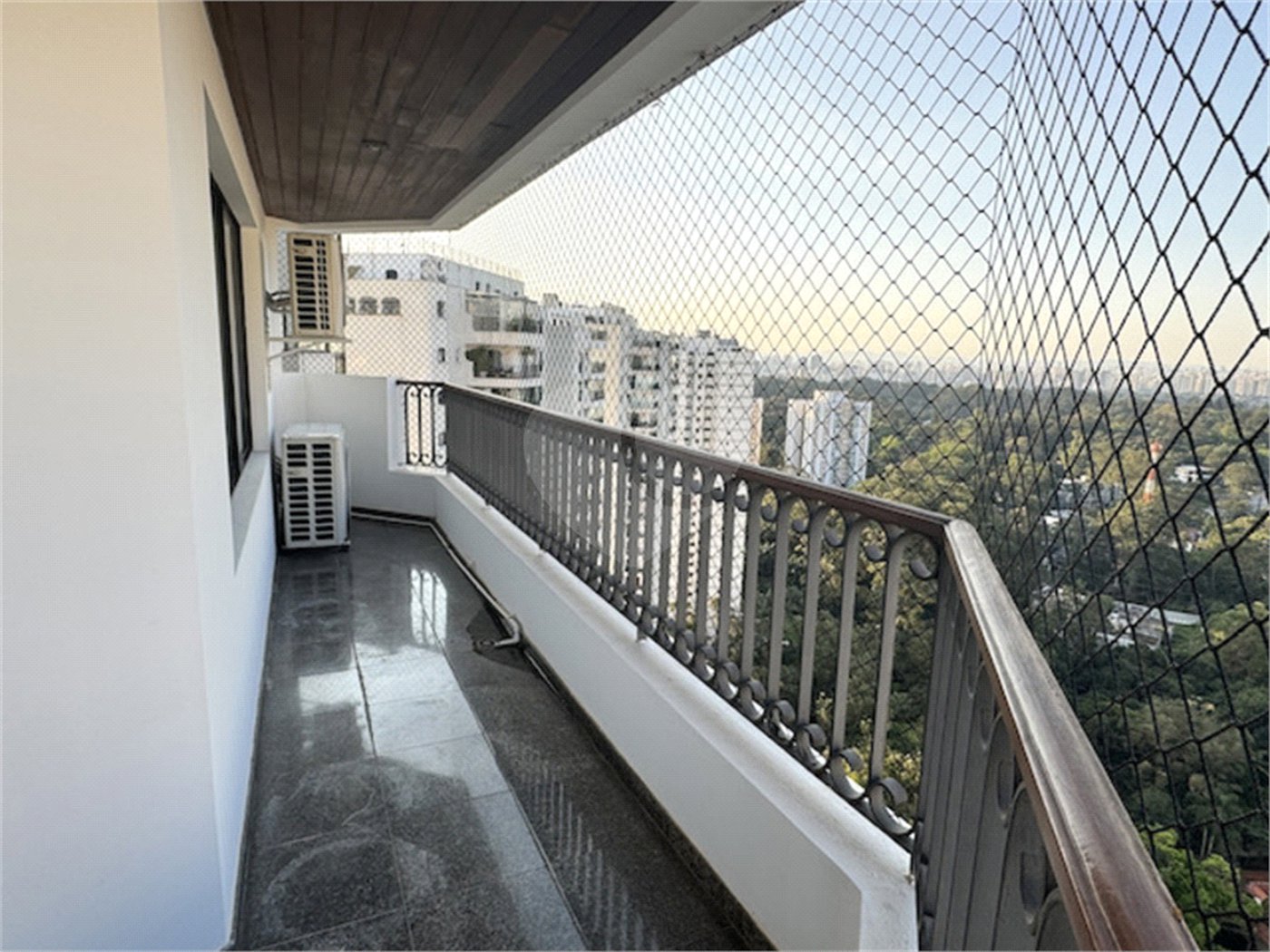 Cobertura à venda ou para alugar com 5 quartos, sendo 4 suítes, em Santo Amaro, São Paulo, SP