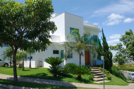 Casa à venda com 3 suítes no condomínio Residencial Central Parque, Salto - SP