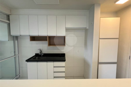 Apartamento à venda com 3 quartos, sendo 1 suíte,  em Parque Reboucas, São Paulo, SP