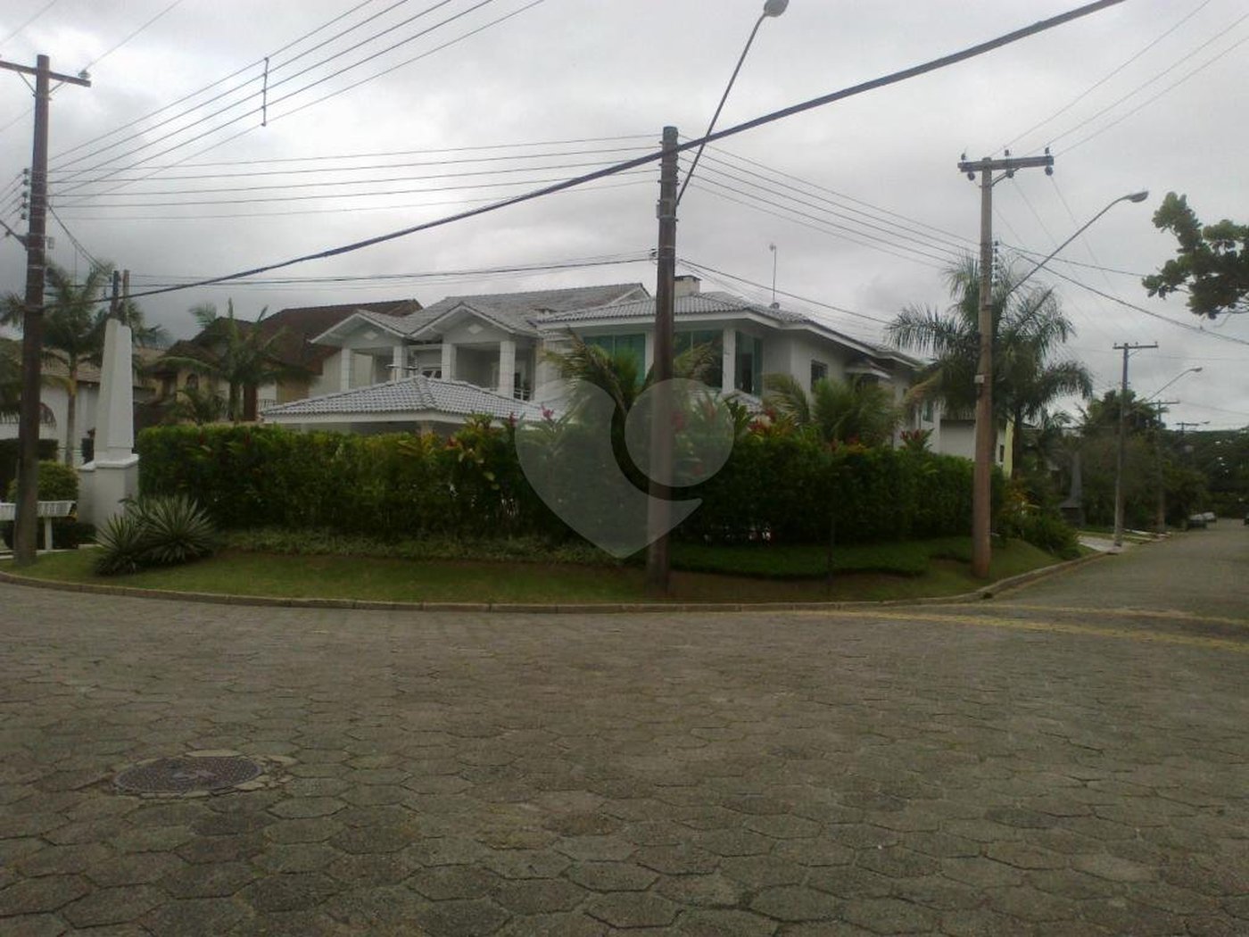 Sobrado à venda com 5 suítes em Enseada, Bertioga, SP