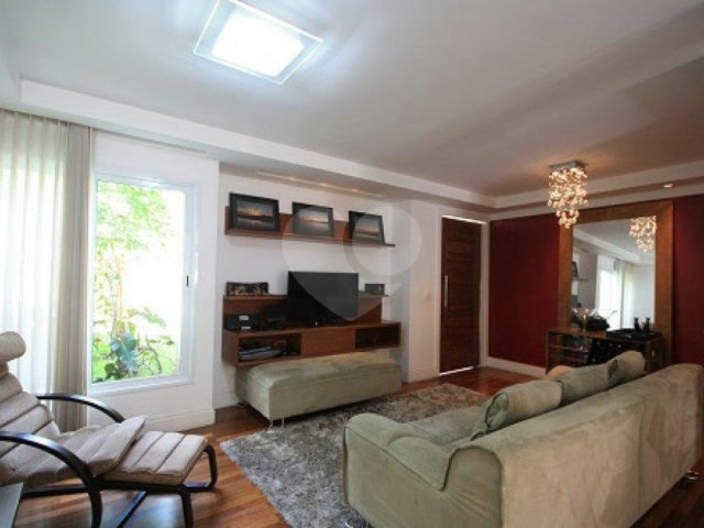 Casa à venda com 4 quartos, sendo 2 suítes,  no condomínio Melbourne Residence, São Paulo - SP