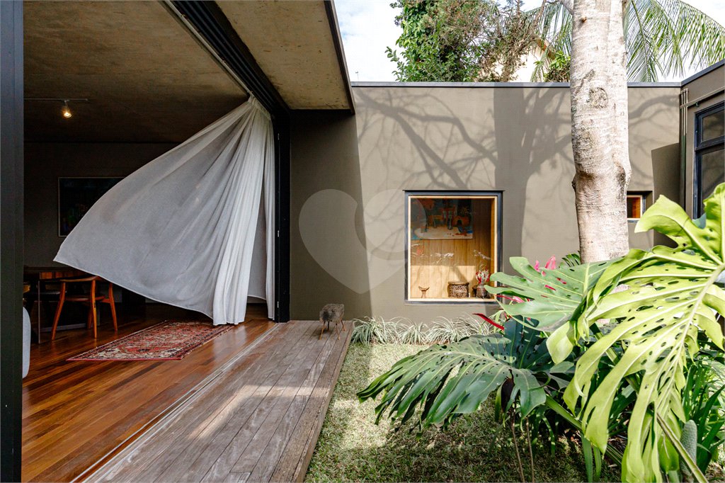 Casa à venda com 6 quartos, sendo 2 suítes,  em Santo Amaro, São Paulo, SP