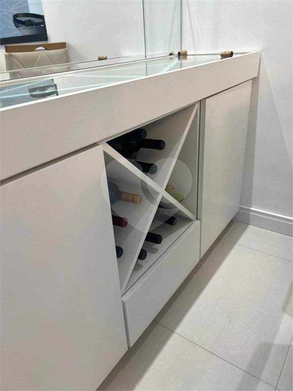 Apartamento. 78 m2, 3 dorm., uma suíte, lavabo, banheito, duas vagas, deposito no sub, varanda gormet.Aceita e estuda Permuta.