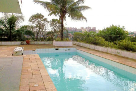 Sobrado à venda com 4 quartos, sendo 2 suítes,  em Jardim Leonor, São Paulo, SP
