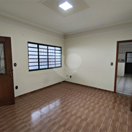 Casa para alugar com 4 quartos, sendo 1 suíte, em Vila Judite, Itapetininga, SP