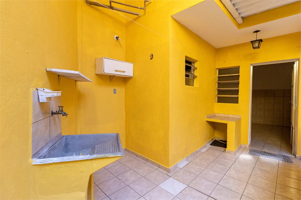 Casa à venda com 3 quartos, sendo 1 suíte, em Jardim Paris, São Paulo, SP