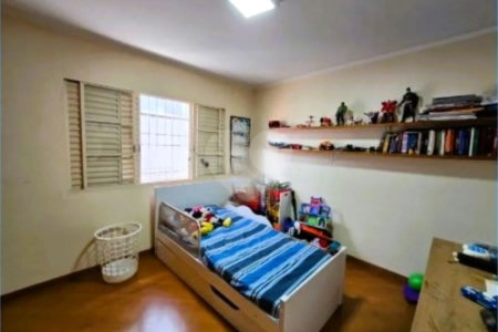 Sobrado à venda com 3 quartos, sendo 1 suíte, em Jardim Centenário, São Paulo, SP