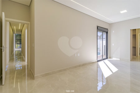 Casa à venda com 3 quartos, sendo 1 suíte, no condomínio Residencial London Park, Indaiatuba - SP