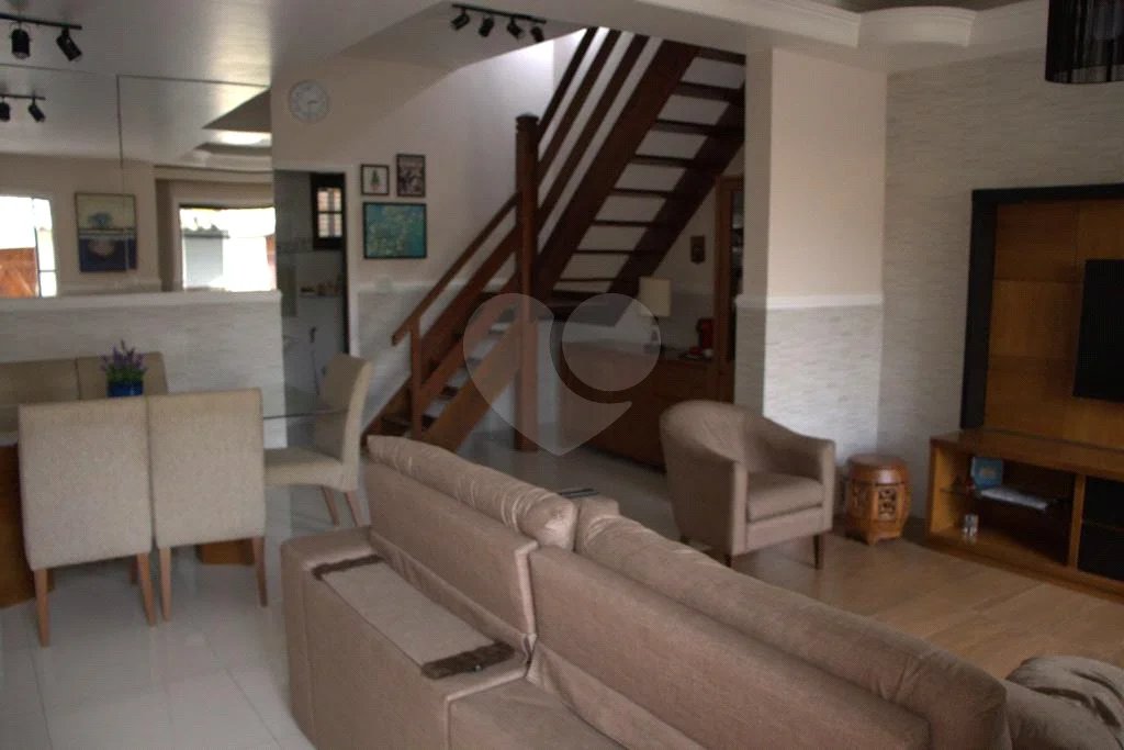 Casa à venda com 3 quartos, sendo 1 suíte, no condomínio Village da Posse, Rio de Janeiro - RJ