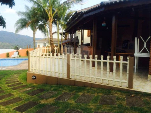Sobrado à venda com 5 quartos, sendo 2 suítes,  em Seerra da Cantareira, Mairiporã, SP