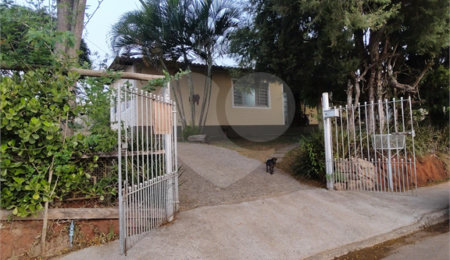 Chácara à venda com 4 quartos, sendo 1 suíte, em Vila Santa Helena, Atibaia, SP