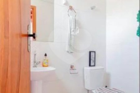 Casa à venda com 2 suítes no condomínio Residencial Flor de Lis, São Paulo - SP
