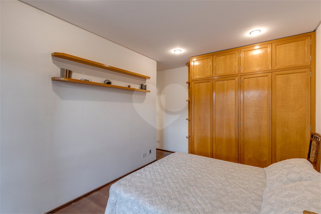 Casa à venda com 5 quartos, sendo 4 suítes, em Alto da Boa Vista, São Paulo, SP