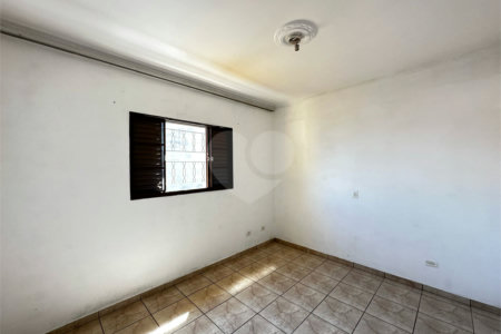 Sobrado à venda com 4 quartos, sendo 1 suíte, em Vila Amorim, Suzano, SP