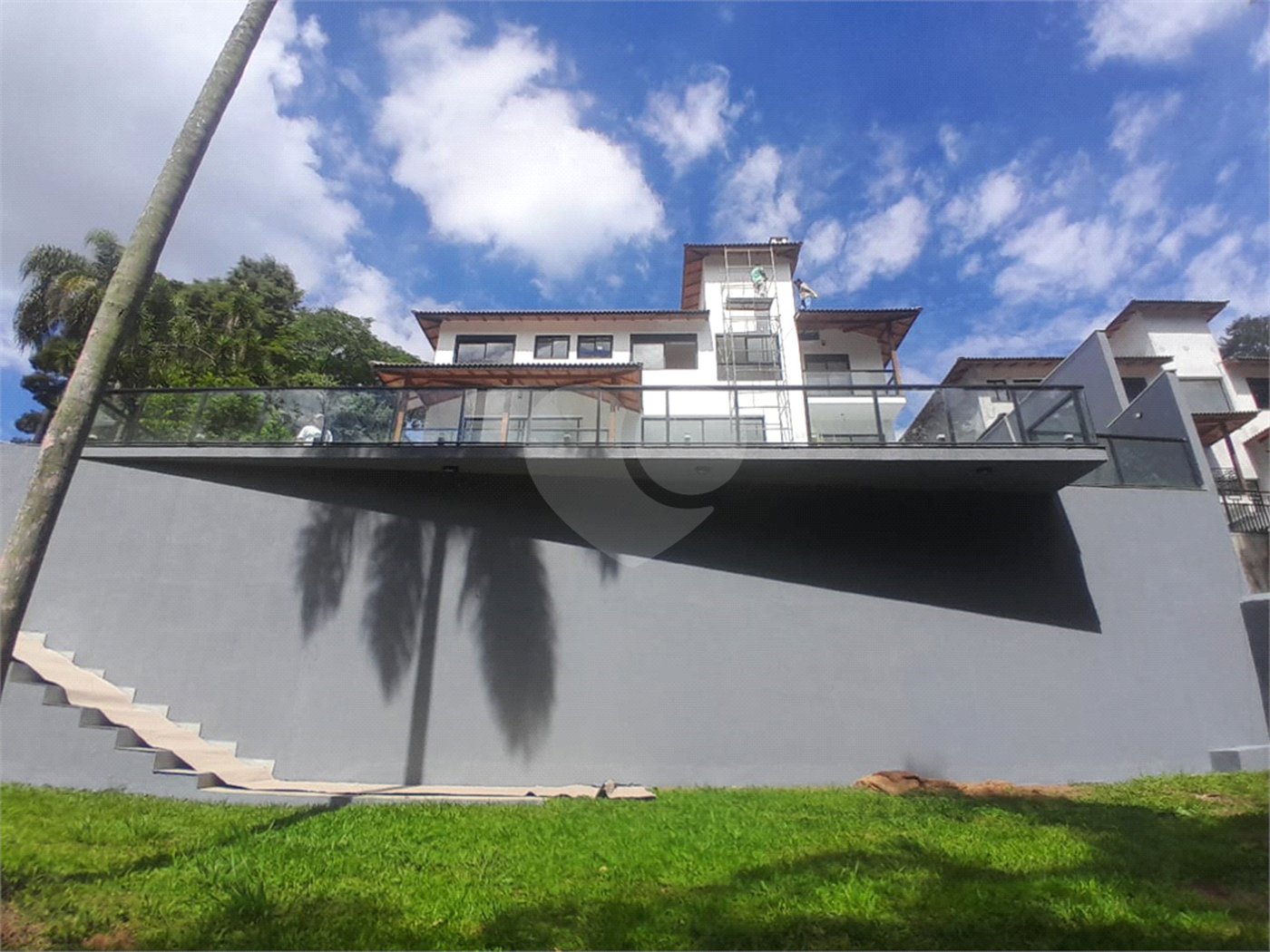Casa à venda ou para alugar com 3 suítes no condomínio Sausalito, Mairiporã - SP