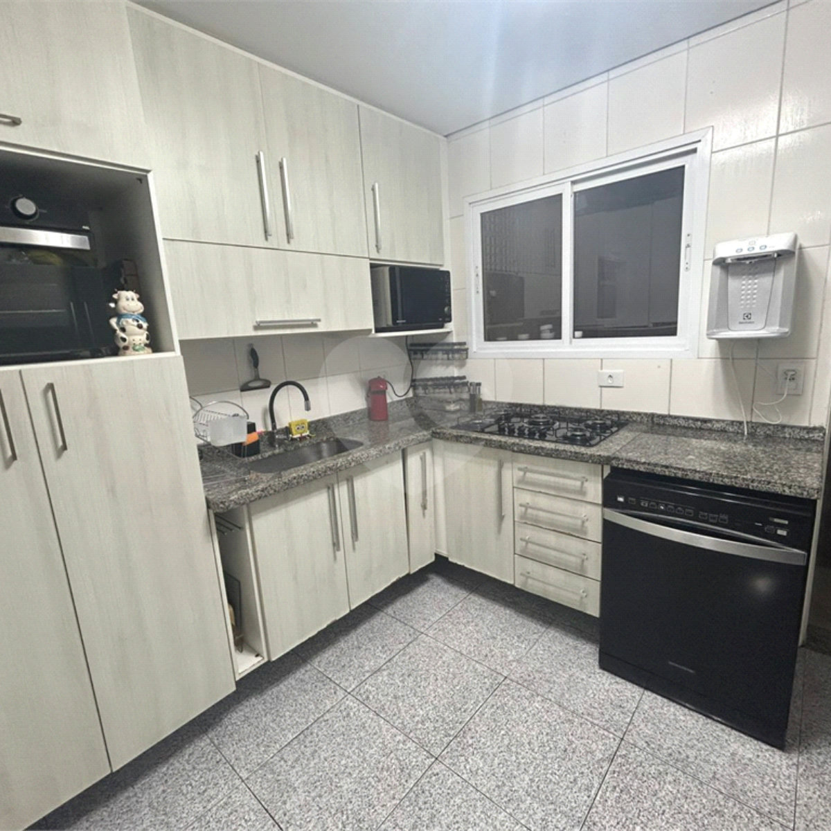 Casa à venda com 3 quartos, sendo 1 suíte, no condomínio Residencial Villa Felicitá Ii, São Paulo - SP
