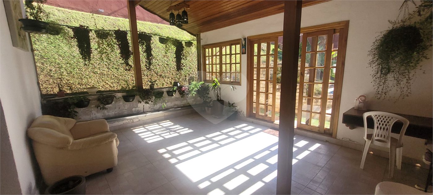 Casa à venda com 3 quartos, sendo 2 suítes,  em Mantiqueira, Mairiporã, SP
