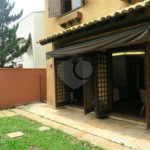 Casa à venda com 4 quartos, sendo 2 suítes, no condomínio Vila das Flores, São Paulo - SP