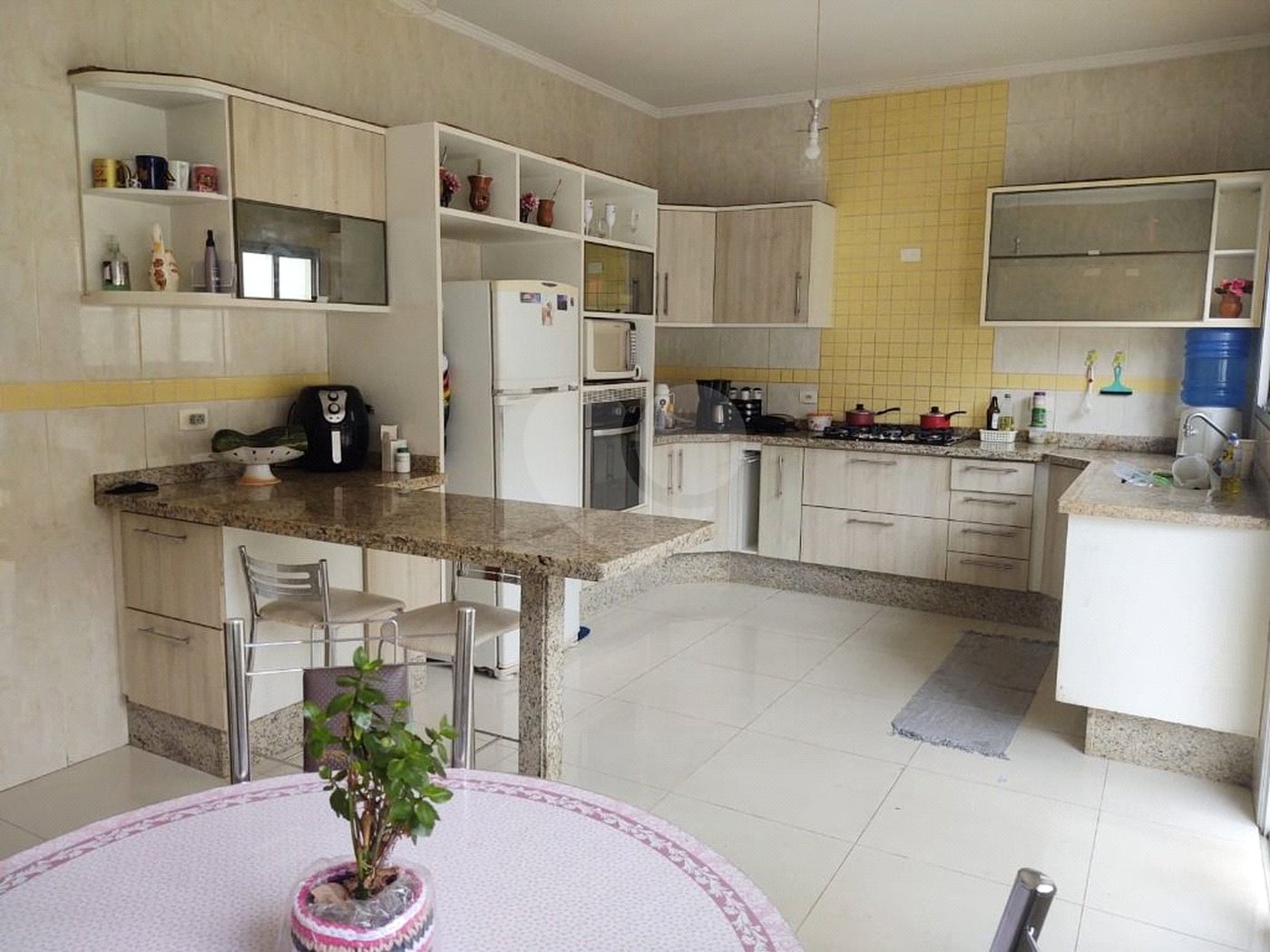 Casa à venda com 4 quartos, sendo 1 suíte, no condomínio Portobello, Sorocaba - SP