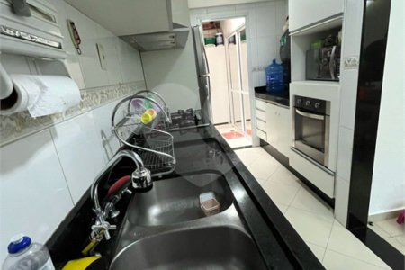 Casa à venda com 3 quartos, sendo 1 suíte, no condomínio Vila das Cores, São Paulo - SP