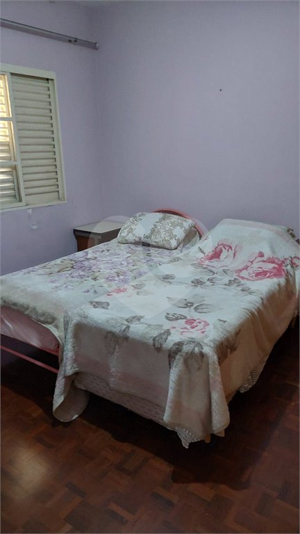Casa à venda com 7 quartos, sendo 2 suítes, em Jardim Londrina, São Paulo, SP