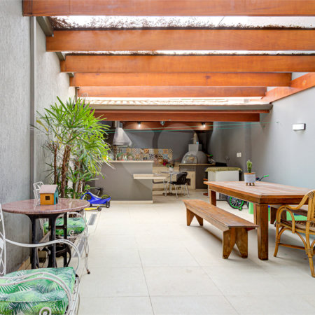 Casa à venda com 4 quartos, sendo 2 suítes, no condomínio Vila dos Ipês, São Paulo - SP