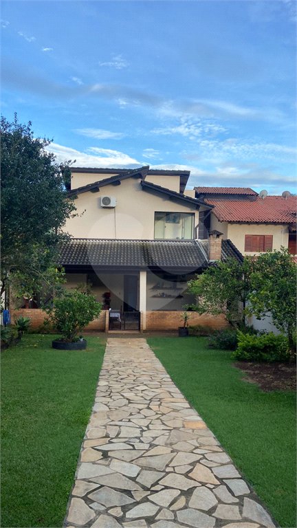 Sobrado à venda com 3 quartos, sendo 1 suíte,  em Vila Suissa, Mogi das Cruzes, SP