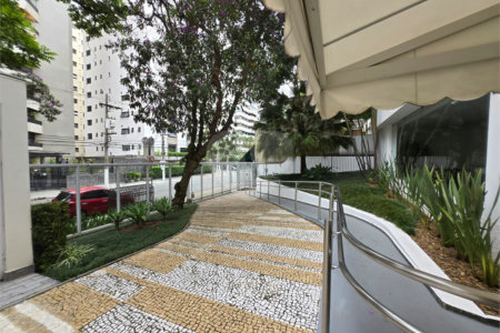 Apartamento à venda com 3 quartos, sendo 1 suíte, em Indianópolis, São Paulo, SP