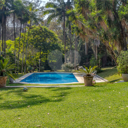 Casa à venda com 6 quartos, sendo 2 suítes, no condomínio Chácara Flora, São Paulo - SP