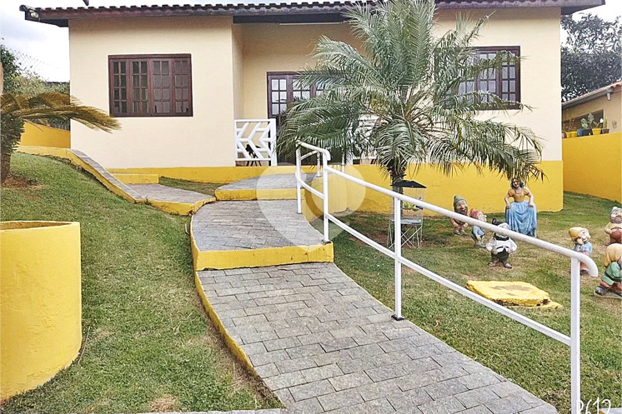 Casa à venda com 4 quartos, sendo 3 suítes, em Luiz Fagundes, Mairiporã, SP