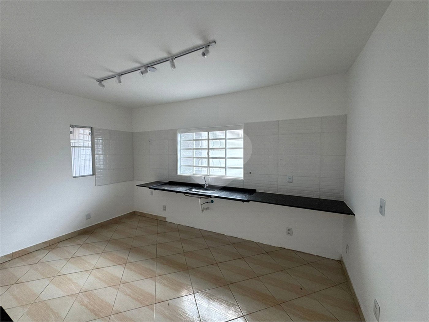 Casa á venda, com 03 Dormitórios, no Bairro Parque Primavera em São Carlos.
