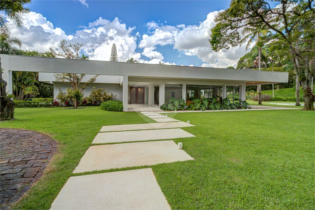 Casa à venda ou para alugar com 4 suítes no condomínio Chácara Flora, São Paulo - SP