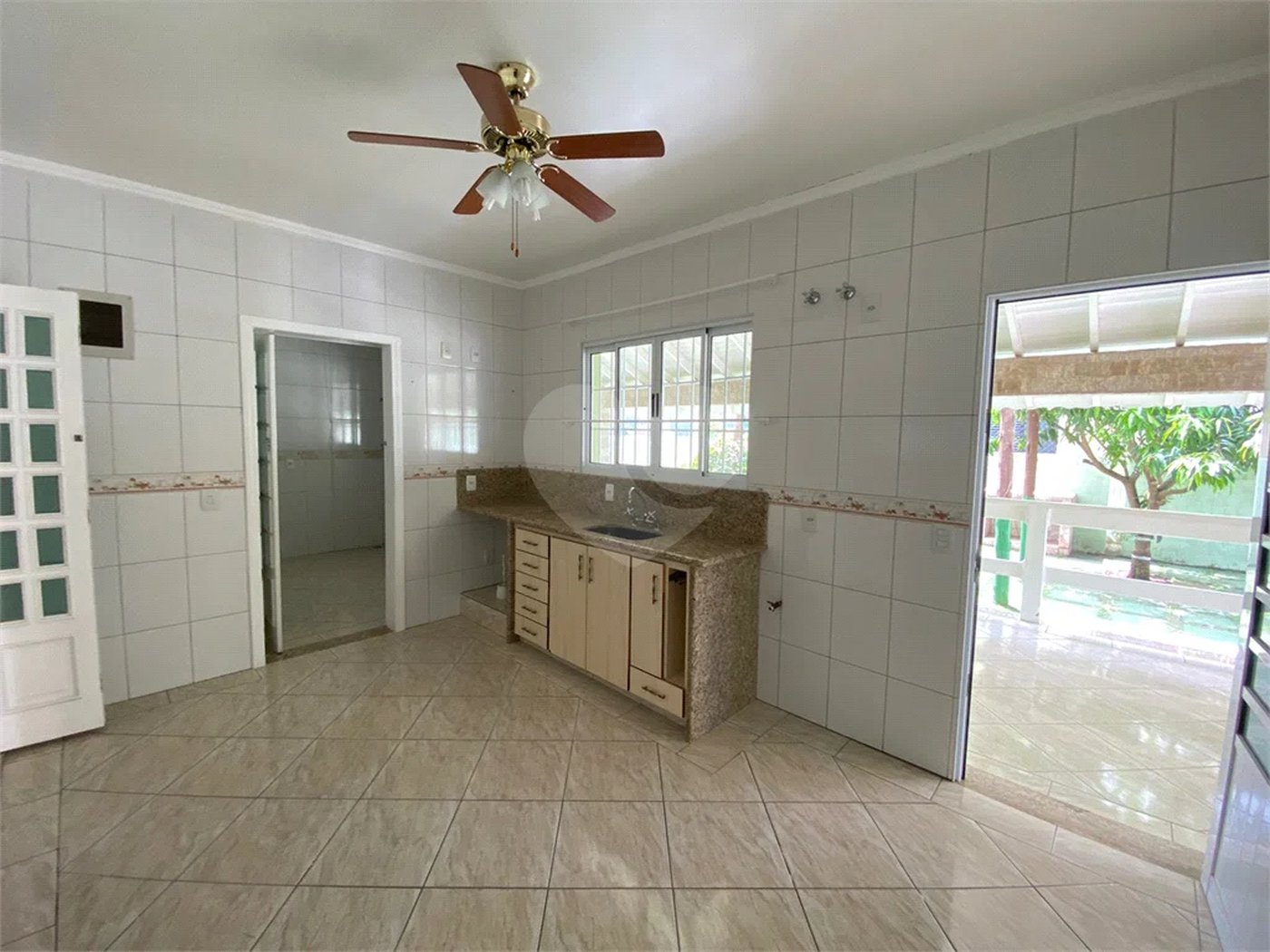Casa à venda com 6 quartos, sendo 1 suíte, no condomínio Horizonte Azul I, Itupeva - SP
